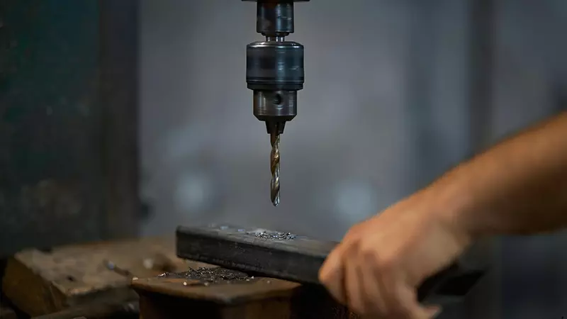 خدمات سوراخکاری فلزات